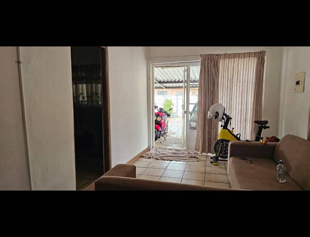 3 BEDROOM FREESTANDING FOR SALE IN OOS EINDE